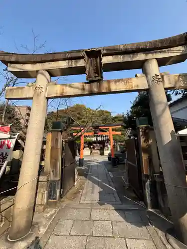満足稲荷神社の鳥居