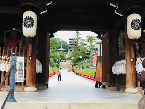 中山寺の山門・神門