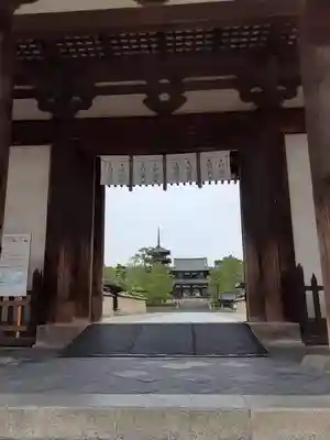 法隆寺の山門・神門