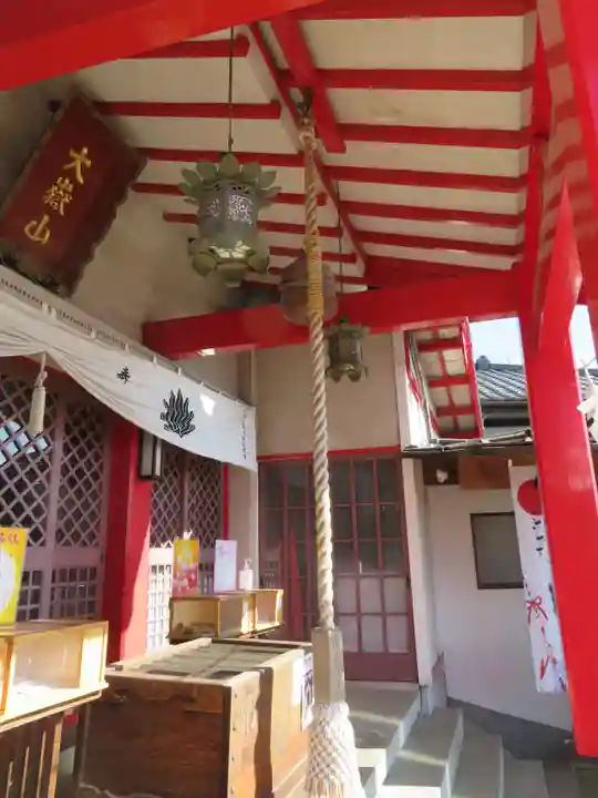 差出磯大嶽山神社 仕事と健康と厄よけの神さまの本殿・本堂