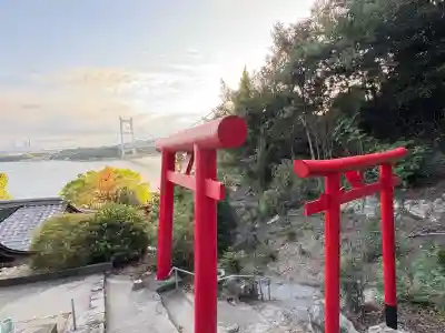 穴場稲荷の鳥居