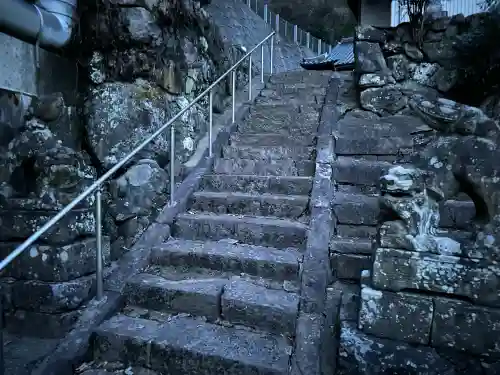 湯神社の{uncategorized: "未分類", other: "その他", undefined: "問題あり", building: "その他建物", grave: "お墓", sacred_gate: "鳥居", guardian: "狛犬", statue: "像", buddha: "仏像", history: "歴史", nature: "自然", garden: "庭園", animal: "動物", pagoda: "塔", temizu: "手水舎", mountain_gate: "山門・神門", sanctuary: "本殿・本堂", subordinate: "末社・摂社", art: "芸術", scenery: "景色", jizo: "地蔵", ema: "絵馬", goshuin: "御朱印", omikuji: "おみくじ", items: "授与品その他", amulet: "お守り", goshuincho: "御朱印帳", eats: "食事", festival: "お祭り", votive_dance: "神楽", shichigosan: "七五三参", wedding: "結婚式", experience: "体験その他", initially: "初詣", around: "周辺", anti_infection: "感染症対策"}