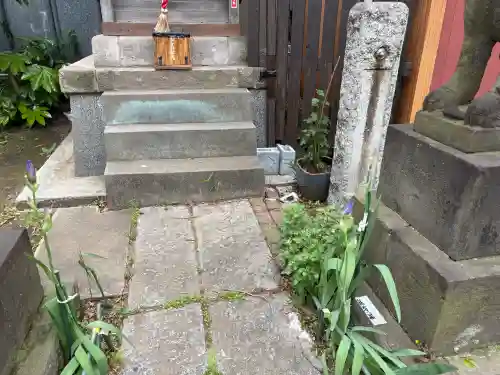 関町南御嶽神社の{uncategorized: "未分類", other: "その他", undefined: "問題あり", building: "その他建物", grave: "お墓", sacred_gate: "鳥居", guardian: "狛犬", statue: "像", buddha: "仏像", history: "歴史", nature: "自然", garden: "庭園", animal: "動物", pagoda: "塔", temizu: "手水舎", mountain_gate: "山門・神門", sanctuary: "本殿・本堂", subordinate: "末社・摂社", art: "芸術", scenery: "景色", jizo: "地蔵", ema: "絵馬", goshuin: "御朱印", omikuji: "おみくじ", items: "授与品その他", amulet: "お守り", goshuincho: "御朱印帳", eats: "食事", festival: "お祭り", votive_dance: "神楽", shichigosan: "七五三参", wedding: "結婚式", experience: "体験その他", initially: "初詣", around: "周辺", anti_infection: "感染症対策"}