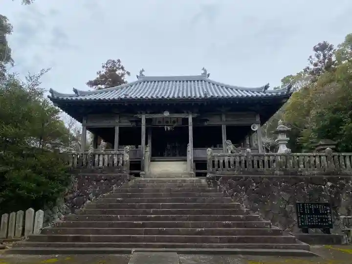 八幡神社の{uncategorized: "未分類", other: "その他", undefined: "問題あり", building: "その他建物", grave: "お墓", sacred_gate: "鳥居", guardian: "狛犬", statue: "像", buddha: "仏像", history: "歴史", nature: "自然", garden: "庭園", animal: "動物", pagoda: "塔", temizu: "手水舎", mountain_gate: "山門・神門", sanctuary: "本殿・本堂", subordinate: "末社・摂社", art: "芸術", scenery: "景色", jizo: "地蔵", ema: "絵馬", goshuin: "御朱印", omikuji: "おみくじ", items: "授与品その他", amulet: "お守り", goshuincho: "御朱印帳", eats: "食事", festival: "お祭り", votive_dance: "神楽", shichigosan: "七五三参", wedding: "結婚式", experience: "体験その他", initially: "初詣", around: "周辺", anti_infection: "感染症対策"}