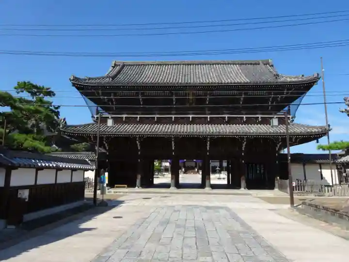 本山専修寺の山門・神門