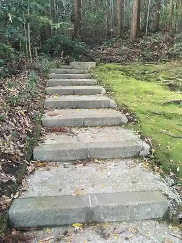 赤猪岩神社の建物その他