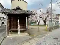 大橋町地蔵尊の{uncategorized: "未分類", other: "その他", undefined: "問題あり", building: "その他建物", grave: "お墓", sacred_gate: "鳥居", guardian: "狛犬", statue: "像", buddha: "仏像", history: "歴史", nature: "自然", garden: "庭園", animal: "動物", pagoda: "塔", temizu: "手水舎", mountain_gate: "山門・神門", sanctuary: "本殿・本堂", subordinate: "末社・摂社", art: "芸術", scenery: "景色", jizo: "地蔵", ema: "絵馬", goshuin: "御朱印", omikuji: "おみくじ", items: "授与品その他", amulet: "お守り", goshuincho: "御朱印帳", eats: "食事", festival: "お祭り", votive_dance: "神楽", shichigosan: "七五三参", wedding: "結婚式", experience: "体験その他", initially: "初詣", around: "周辺", anti_infection: "感染症対策"}