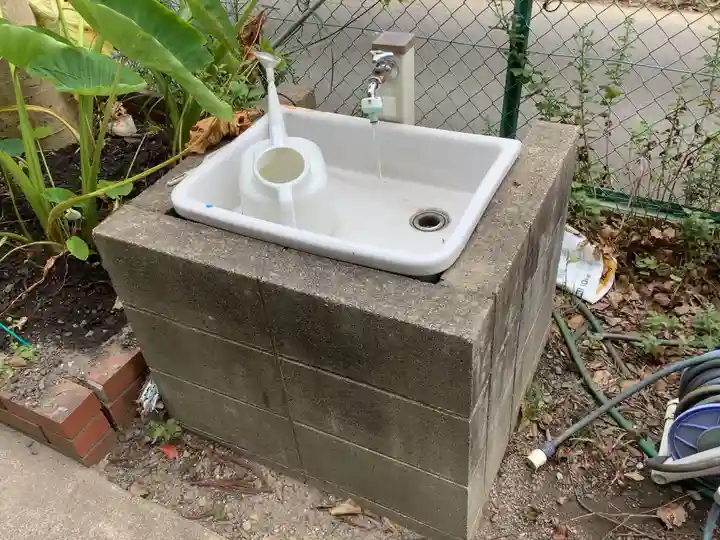 上野の薬師如来堂の手水舎