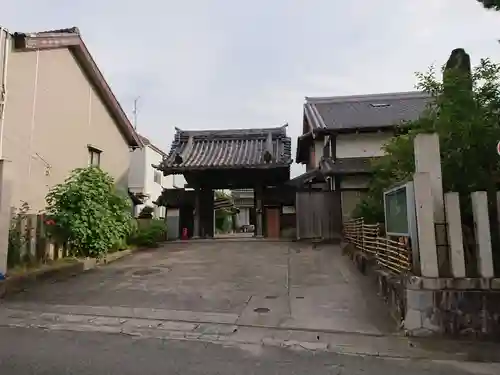 唯法寺の山門