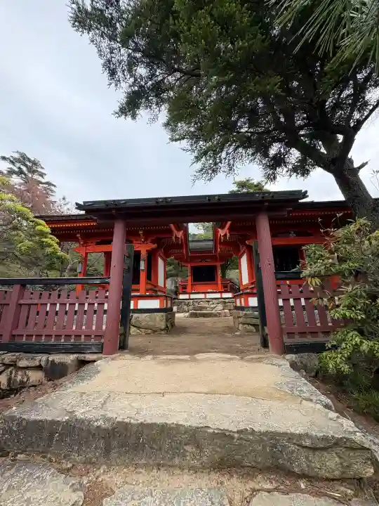 御山神社(厳島神社奧宮)の{uncategorized: "未分類", other: "その他", undefined: "問題あり", building: "その他建物", grave: "お墓", sacred_gate: "鳥居", guardian: "狛犬", statue: "像", buddha: "仏像", history: "歴史", nature: "自然", garden: "庭園", animal: "動物", pagoda: "塔", temizu: "手水舎", mountain_gate: "山門・神門", sanctuary: "本殿・本堂", subordinate: "末社・摂社", art: "芸術", scenery: "景色", jizo: "地蔵", ema: "絵馬", goshuin: "御朱印", omikuji: "おみくじ", items: "授与品その他", amulet: "お守り", goshuincho: "御朱印帳", eats: "食事", festival: "お祭り", votive_dance: "神楽", shichigosan: "七五三参", wedding: "結婚式", experience: "体験その他", initially: "初詣", around: "周辺", anti_infection: "感染症対策"}