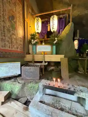 奇絶峡不動明王の{uncategorized: "未分類", other: "その他", undefined: "問題あり", building: "その他建物", grave: "お墓", sacred_gate: "鳥居", guardian: "狛犬", statue: "像", buddha: "仏像", history: "歴史", nature: "自然", garden: "庭園", animal: "動物", pagoda: "塔", temizu: "手水舎", mountain_gate: "山門・神門", sanctuary: "本殿・本堂", subordinate: "末社・摂社", art: "芸術", scenery: "景色", jizo: "地蔵", ema: "絵馬", goshuin: "御朱印", omikuji: "おみくじ", items: "授与品その他", amulet: "お守り", goshuincho: "御朱印帳", eats: "食事", festival: "お祭り", votive_dance: "神楽", shichigosan: "七五三参", wedding: "結婚式", experience: "体験その他", initially: "初詣", around: "周辺", anti_infection: "感染症対策"}