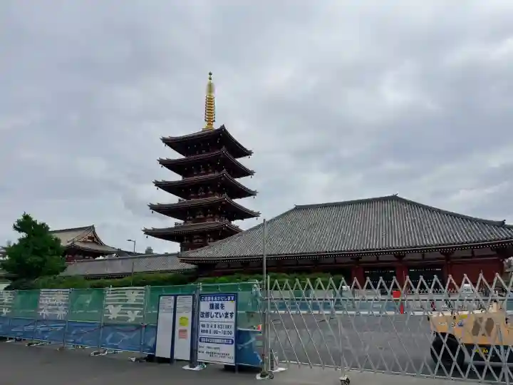 浅草寺の{uncategorized: "未分類", other: "その他", undefined: "問題あり", building: "その他建物", grave: "お墓", sacred_gate: "鳥居", guardian: "狛犬", statue: "像", buddha: "仏像", history: "歴史", nature: "自然", garden: "庭園", animal: "動物", pagoda: "塔", temizu: "手水舎", mountain_gate: "山門・神門", sanctuary: "本殿・本堂", subordinate: "末社・摂社", art: "芸術", scenery: "景色", jizo: "地蔵", ema: "絵馬", goshuin: "御朱印", omikuji: "おみくじ", items: "授与品その他", amulet: "お守り", goshuincho: "御朱印帳", eats: "食事", festival: "お祭り", votive_dance: "神楽", shichigosan: "七五三参", wedding: "結婚式", experience: "体験その他", initially: "初詣", around: "周辺", anti_infection: "感染症対策"}