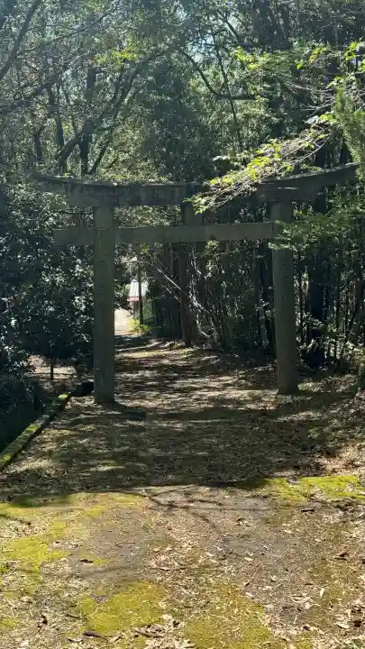 飯神社の{uncategorized: "未分類", other: "その他", undefined: "問題あり", building: "その他建物", grave: "お墓", sacred_gate: "鳥居", guardian: "狛犬", statue: "像", buddha: "仏像", history: "歴史", nature: "自然", garden: "庭園", animal: "動物", pagoda: "塔", temizu: "手水舎", mountain_gate: "山門・神門", sanctuary: "本殿・本堂", subordinate: "末社・摂社", art: "芸術", scenery: "景色", jizo: "地蔵", ema: "絵馬", goshuin: "御朱印", omikuji: "おみくじ", items: "授与品その他", amulet: "お守り", goshuincho: "御朱印帳", eats: "食事", festival: "お祭り", votive_dance: "神楽", shichigosan: "七五三参", wedding: "結婚式", experience: "体験その他", initially: "初詣", around: "周辺", anti_infection: "感染症対策"}