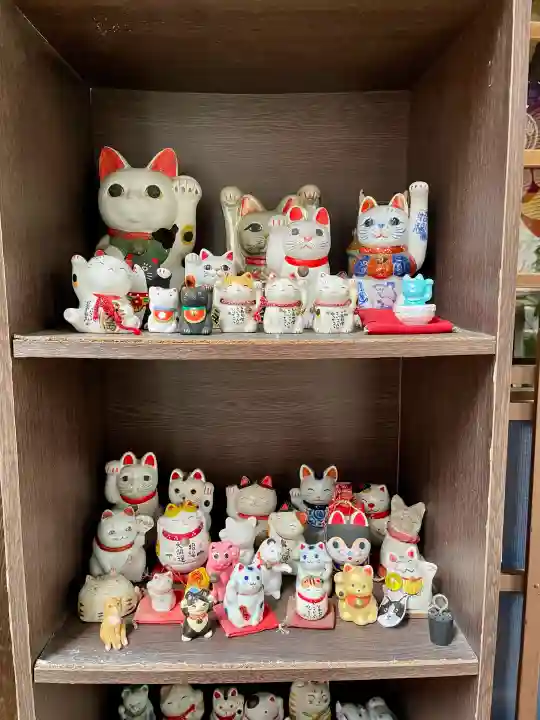 三光稲荷神社の{uncategorized: "未分類", other: "その他", undefined: "問題あり", building: "その他建物", grave: "お墓", sacred_gate: "鳥居", guardian: "狛犬", statue: "像", buddha: "仏像", history: "歴史", nature: "自然", garden: "庭園", animal: "動物", pagoda: "塔", temizu: "手水舎", mountain_gate: "山門・神門", sanctuary: "本殿・本堂", subordinate: "末社・摂社", art: "芸術", scenery: "景色", jizo: "地蔵", ema: "絵馬", goshuin: "御朱印", omikuji: "おみくじ", items: "授与品その他", amulet: "お守り", goshuincho: "御朱印帳", eats: "食事", festival: "お祭り", votive_dance: "神楽", shichigosan: "七五三参", wedding: "結婚式", experience: "体験その他", initially: "初詣", around: "周辺", anti_infection: "感染症対策"}