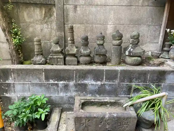 岩窟不動尊(巌窟不動尊/窟堂不動尊/窟堂/岩屋堂)の塔