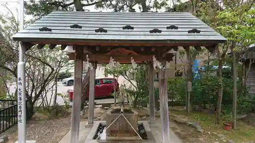 三社神社の手水舎