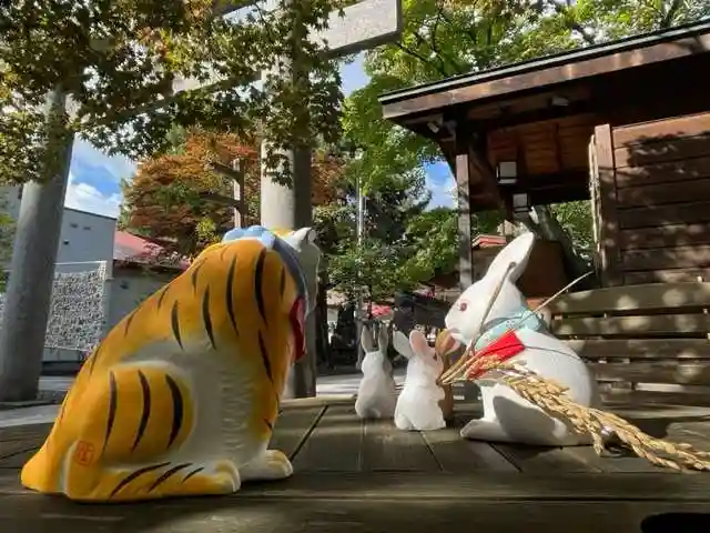 彌彦神社 (伊夜日子神社)の像