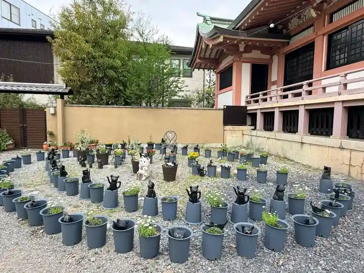 今戸神社の{uncategorized: "未分類", other: "その他", undefined: "問題あり", building: "その他建物", grave: "お墓", sacred_gate: "鳥居", guardian: "狛犬", statue: "像", buddha: "仏像", history: "歴史", nature: "自然", garden: "庭園", animal: "動物", pagoda: "塔", temizu: "手水舎", mountain_gate: "山門・神門", sanctuary: "本殿・本堂", subordinate: "末社・摂社", art: "芸術", scenery: "景色", jizo: "地蔵", ema: "絵馬", goshuin: "御朱印", omikuji: "おみくじ", items: "授与品その他", amulet: "お守り", goshuincho: "御朱印帳", eats: "食事", festival: "お祭り", votive_dance: "神楽", shichigosan: "七五三参", wedding: "結婚式", experience: "体験その他", initially: "初詣", around: "周辺", anti_infection: "感染症対策"}