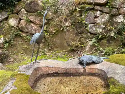 御方神社の像