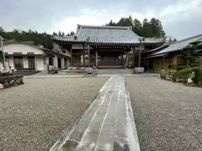 慈済寺の{uncategorized: "未分類", other: "その他", undefined: "問題あり", building: "その他建物", grave: "お墓", sacred_gate: "鳥居", guardian: "狛犬", statue: "像", buddha: "仏像", history: "歴史", nature: "自然", garden: "庭園", animal: "動物", pagoda: "塔", temizu: "手水舎", mountain_gate: "山門・神門", sanctuary: "本殿・本堂", subordinate: "末社・摂社", art: "芸術", scenery: "景色", jizo: "地蔵", ema: "絵馬", goshuin: "御朱印", omikuji: "おみくじ", items: "授与品その他", amulet: "お守り", goshuincho: "御朱印帳", eats: "食事", festival: "お祭り", votive_dance: "神楽", shichigosan: "七五三参", wedding: "結婚式", experience: "体験その他", initially: "初詣", around: "周辺", anti_infection: "感染症対策"}