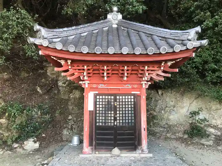 医王寺の本殿・本堂