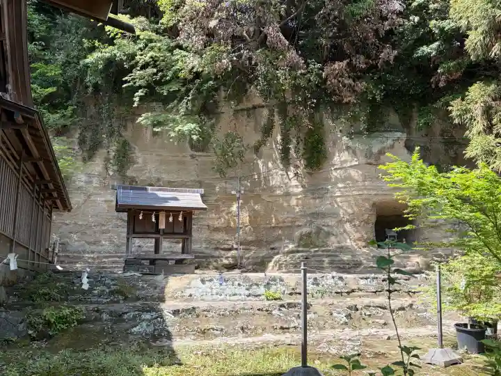 瀬戸神社の{uncategorized: "未分類", other: "その他", undefined: "問題あり", building: "その他建物", grave: "お墓", sacred_gate: "鳥居", guardian: "狛犬", statue: "像", buddha: "仏像", history: "歴史", nature: "自然", garden: "庭園", animal: "動物", pagoda: "塔", temizu: "手水舎", mountain_gate: "山門・神門", sanctuary: "本殿・本堂", subordinate: "末社・摂社", art: "芸術", scenery: "景色", jizo: "地蔵", ema: "絵馬", goshuin: "御朱印", omikuji: "おみくじ", items: "授与品その他", amulet: "お守り", goshuincho: "御朱印帳", eats: "食事", festival: "お祭り", votive_dance: "神楽", shichigosan: "七五三参", wedding: "結婚式", experience: "体験その他", initially: "初詣", around: "周辺", anti_infection: "感染症対策"}