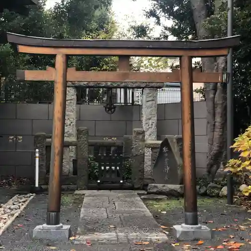 嶺御嶽神社の鳥居