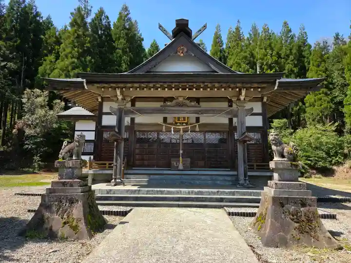 白鳥神社の{uncategorized: "未分類", other: "その他", undefined: "問題あり", building: "その他建物", grave: "お墓", sacred_gate: "鳥居", guardian: "狛犬", statue: "像", buddha: "仏像", history: "歴史", nature: "自然", garden: "庭園", animal: "動物", pagoda: "塔", temizu: "手水舎", mountain_gate: "山門・神門", sanctuary: "本殿・本堂", subordinate: "末社・摂社", art: "芸術", scenery: "景色", jizo: "地蔵", ema: "絵馬", goshuin: "御朱印", omikuji: "おみくじ", items: "授与品その他", amulet: "お守り", goshuincho: "御朱印帳", eats: "食事", festival: "お祭り", votive_dance: "神楽", shichigosan: "七五三参", wedding: "結婚式", experience: "体験その他", initially: "初詣", around: "周辺", anti_infection: "感染症対策"}