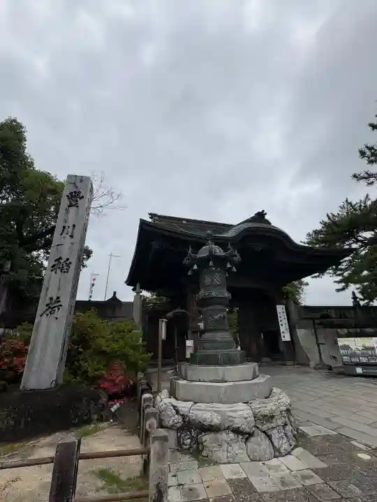 豊川閣 妙厳寺の{uncategorized: "未分類", other: "その他", undefined: "問題あり", building: "その他建物", grave: "お墓", sacred_gate: "鳥居", guardian: "狛犬", statue: "像", buddha: "仏像", history: "歴史", nature: "自然", garden: "庭園", animal: "動物", pagoda: "塔", temizu: "手水舎", mountain_gate: "山門・神門", sanctuary: "本殿・本堂", subordinate: "末社・摂社", art: "芸術", scenery: "景色", jizo: "地蔵", ema: "絵馬", goshuin: "御朱印", omikuji: "おみくじ", items: "授与品その他", amulet: "お守り", goshuincho: "御朱印帳", eats: "食事", festival: "お祭り", votive_dance: "神楽", shichigosan: "七五三参", wedding: "結婚式", experience: "体験その他", initially: "初詣", around: "周辺", anti_infection: "感染症対策"}