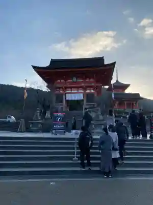 清水寺の{uncategorized: "未分類", other: "その他", undefined: "問題あり", building: "その他建物", grave: "お墓", sacred_gate: "鳥居", guardian: "狛犬", statue: "像", buddha: "仏像", history: "歴史", nature: "自然", garden: "庭園", animal: "動物", pagoda: "塔", temizu: "手水舎", mountain_gate: "山門・神門", sanctuary: "本殿・本堂", subordinate: "末社・摂社", art: "芸術", scenery: "景色", jizo: "地蔵", ema: "絵馬", goshuin: "御朱印", omikuji: "おみくじ", items: "授与品その他", amulet: "お守り", goshuincho: "御朱印帳", eats: "食事", festival: "お祭り", votive_dance: "神楽", shichigosan: "七五三参", wedding: "結婚式", experience: "体験その他", initially: "初詣", around: "周辺", anti_infection: "感染症対策"}