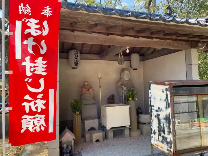 満願寺の{uncategorized: "未分類", other: "その他", undefined: "問題あり", building: "その他建物", grave: "お墓", sacred_gate: "鳥居", guardian: "狛犬", statue: "像", buddha: "仏像", history: "歴史", nature: "自然", garden: "庭園", animal: "動物", pagoda: "塔", temizu: "手水舎", mountain_gate: "山門・神門", sanctuary: "本殿・本堂", subordinate: "末社・摂社", art: "芸術", scenery: "景色", jizo: "地蔵", ema: "絵馬", goshuin: "御朱印", omikuji: "おみくじ", items: "授与品その他", amulet: "お守り", goshuincho: "御朱印帳", eats: "食事", festival: "お祭り", votive_dance: "神楽", shichigosan: "七五三参", wedding: "結婚式", experience: "体験その他", initially: "初詣", around: "周辺", anti_infection: "感染症対策"}