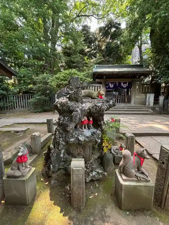 根津神社の{uncategorized: "未分類", other: "その他", undefined: "問題あり", building: "その他建物", grave: "お墓", sacred_gate: "鳥居", guardian: "狛犬", statue: "像", buddha: "仏像", history: "歴史", nature: "自然", garden: "庭園", animal: "動物", pagoda: "塔", temizu: "手水舎", mountain_gate: "山門・神門", sanctuary: "本殿・本堂", subordinate: "末社・摂社", art: "芸術", scenery: "景色", jizo: "地蔵", ema: "絵馬", goshuin: "御朱印", omikuji: "おみくじ", items: "授与品その他", amulet: "お守り", goshuincho: "御朱印帳", eats: "食事", festival: "お祭り", votive_dance: "神楽", shichigosan: "七五三参", wedding: "結婚式", experience: "体験その他", initially: "初詣", around: "周辺", anti_infection: "感染症対策"}