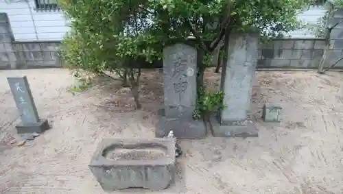 水神社の建物その他