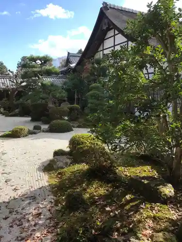 西教寺の庭園