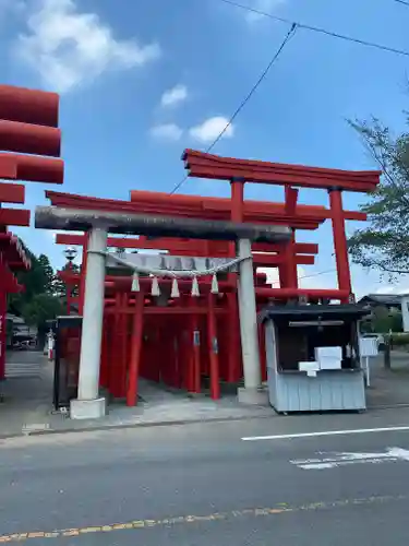 小泉稲荷神社の鳥居