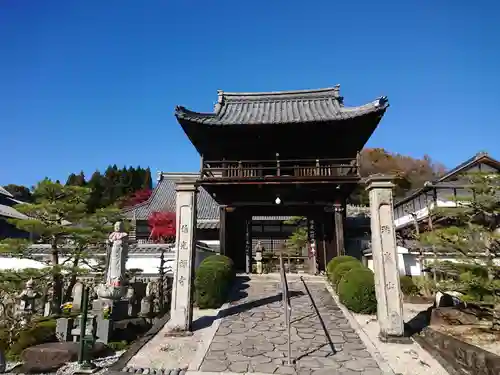 信光寺の山門