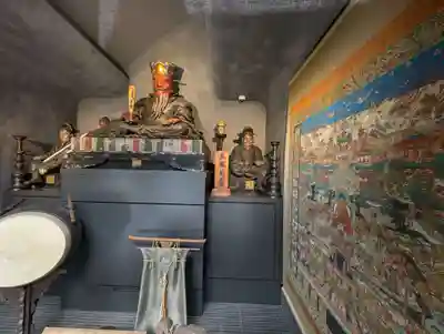 閻魔堂で地獄絵図、極楽絵図、御開帳中。