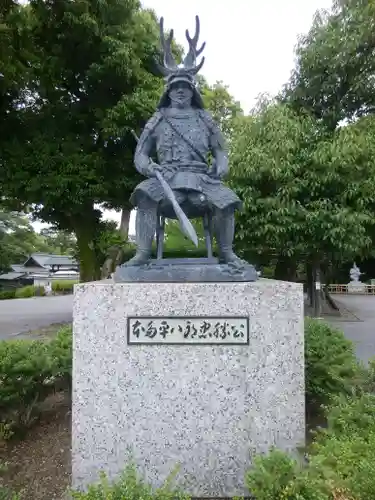 龍城神社の像