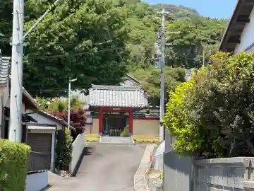 石蔵院の{uncategorized: "未分類", other: "その他", undefined: "問題あり", building: "その他建物", grave: "お墓", sacred_gate: "鳥居", guardian: "狛犬", statue: "像", buddha: "仏像", history: "歴史", nature: "自然", garden: "庭園", animal: "動物", pagoda: "塔", temizu: "手水舎", mountain_gate: "山門・神門", sanctuary: "本殿・本堂", subordinate: "末社・摂社", art: "芸術", scenery: "景色", jizo: "地蔵", ema: "絵馬", goshuin: "御朱印", omikuji: "おみくじ", items: "授与品その他", amulet: "お守り", goshuincho: "御朱印帳", eats: "食事", festival: "お祭り", votive_dance: "神楽", shichigosan: "七五三参", wedding: "結婚式", experience: "体験その他", initially: "初詣", around: "周辺", anti_infection: "感染症対策"}