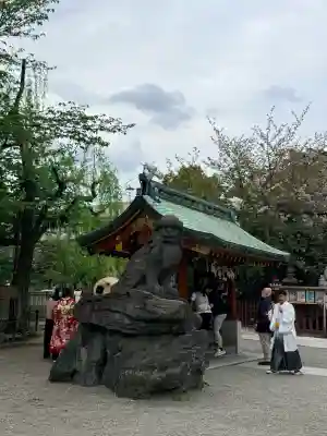 浅草神社の{uncategorized: "未分類", other: "その他", undefined: "問題あり", building: "その他建物", grave: "お墓", sacred_gate: "鳥居", guardian: "狛犬", statue: "像", buddha: "仏像", history: "歴史", nature: "自然", garden: "庭園", animal: "動物", pagoda: "塔", temizu: "手水舎", mountain_gate: "山門・神門", sanctuary: "本殿・本堂", subordinate: "末社・摂社", art: "芸術", scenery: "景色", jizo: "地蔵", ema: "絵馬", goshuin: "御朱印", omikuji: "おみくじ", items: "授与品その他", amulet: "お守り", goshuincho: "御朱印帳", eats: "食事", festival: "お祭り", votive_dance: "神楽", shichigosan: "七五三参", wedding: "結婚式", experience: "体験その他", initially: "初詣", around: "周辺", anti_infection: "感染症対策"}