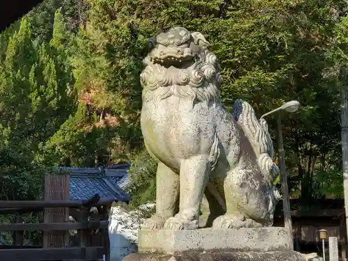 東八幡宮の狛犬