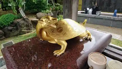 三学院の手水舎