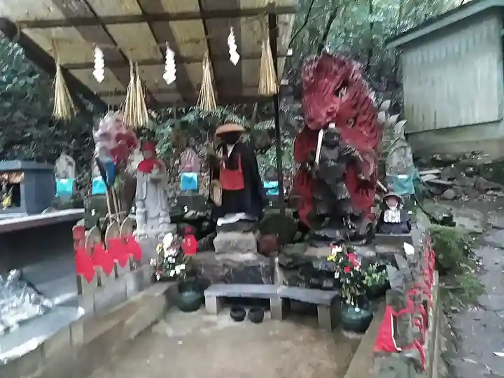 菅王寺奥の院の地蔵