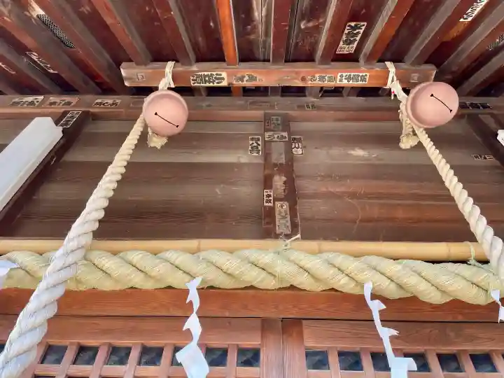 本一色天祖神社の{uncategorized: "未分類", other: "その他", undefined: "問題あり", building: "その他建物", grave: "お墓", sacred_gate: "鳥居", guardian: "狛犬", statue: "像", buddha: "仏像", history: "歴史", nature: "自然", garden: "庭園", animal: "動物", pagoda: "塔", temizu: "手水舎", mountain_gate: "山門・神門", sanctuary: "本殿・本堂", subordinate: "末社・摂社", art: "芸術", scenery: "景色", jizo: "地蔵", ema: "絵馬", goshuin: "御朱印", omikuji: "おみくじ", items: "授与品その他", amulet: "お守り", goshuincho: "御朱印帳", eats: "食事", festival: "お祭り", votive_dance: "神楽", shichigosan: "七五三参", wedding: "結婚式", experience: "体験その他", initially: "初詣", around: "周辺", anti_infection: "感染症対策"}