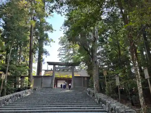 伊勢神宮内宮（皇大神宮）の{uncategorized: "未分類", other: "その他", undefined: "問題あり", building: "その他建物", grave: "お墓", sacred_gate: "鳥居", guardian: "狛犬", statue: "像", buddha: "仏像", history: "歴史", nature: "自然", garden: "庭園", animal: "動物", pagoda: "塔", temizu: "手水舎", mountain_gate: "山門・神門", sanctuary: "本殿・本堂", subordinate: "末社・摂社", art: "芸術", scenery: "景色", jizo: "地蔵", ema: "絵馬", goshuin: "御朱印", omikuji: "おみくじ", items: "授与品その他", amulet: "お守り", goshuincho: "御朱印帳", eats: "食事", festival: "お祭り", votive_dance: "神楽", shichigosan: "七五三参", wedding: "結婚式", experience: "体験その他", initially: "初詣", around: "周辺", anti_infection: "感染症対策"}