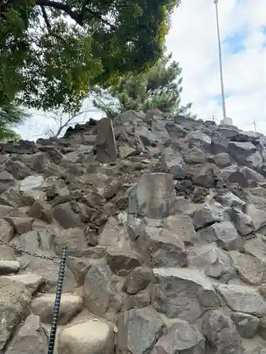 品川神社の{uncategorized: "未分類", other: "その他", undefined: "問題あり", building: "その他建物", grave: "お墓", sacred_gate: "鳥居", guardian: "狛犬", statue: "像", buddha: "仏像", history: "歴史", nature: "自然", garden: "庭園", animal: "動物", pagoda: "塔", temizu: "手水舎", mountain_gate: "山門・神門", sanctuary: "本殿・本堂", subordinate: "末社・摂社", art: "芸術", scenery: "景色", jizo: "地蔵", ema: "絵馬", goshuin: "御朱印", omikuji: "おみくじ", items: "授与品その他", amulet: "お守り", goshuincho: "御朱印帳", eats: "食事", festival: "お祭り", votive_dance: "神楽", shichigosan: "七五三参", wedding: "結婚式", experience: "体験その他", initially: "初詣", around: "周辺", anti_infection: "感染症対策"}
