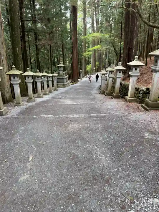 三峯神社の{uncategorized: "未分類", other: "その他", undefined: "問題あり", building: "その他建物", grave: "お墓", sacred_gate: "鳥居", guardian: "狛犬", statue: "像", buddha: "仏像", history: "歴史", nature: "自然", garden: "庭園", animal: "動物", pagoda: "塔", temizu: "手水舎", mountain_gate: "山門・神門", sanctuary: "本殿・本堂", subordinate: "末社・摂社", art: "芸術", scenery: "景色", jizo: "地蔵", ema: "絵馬", goshuin: "御朱印", omikuji: "おみくじ", items: "授与品その他", amulet: "お守り", goshuincho: "御朱印帳", eats: "食事", festival: "お祭り", votive_dance: "神楽", shichigosan: "七五三参", wedding: "結婚式", experience: "体験その他", initially: "初詣", around: "周辺", anti_infection: "感染症対策"}