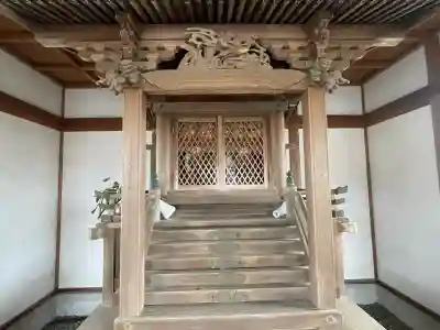 屋船神社の{uncategorized: "未分類", other: "その他", undefined: "問題あり", building: "その他建物", grave: "お墓", sacred_gate: "鳥居", guardian: "狛犬", statue: "像", buddha: "仏像", history: "歴史", nature: "自然", garden: "庭園", animal: "動物", pagoda: "塔", temizu: "手水舎", mountain_gate: "山門・神門", sanctuary: "本殿・本堂", subordinate: "末社・摂社", art: "芸術", scenery: "景色", jizo: "地蔵", ema: "絵馬", goshuin: "御朱印", omikuji: "おみくじ", items: "授与品その他", amulet: "お守り", goshuincho: "御朱印帳", eats: "食事", festival: "お祭り", votive_dance: "神楽", shichigosan: "七五三参", wedding: "結婚式", experience: "体験その他", initially: "初詣", around: "周辺", anti_infection: "感染症対策"}