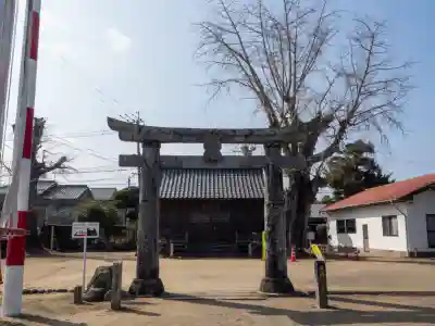 大魚神社の{uncategorized: "未分類", other: "その他", undefined: "問題あり", building: "その他建物", grave: "お墓", sacred_gate: "鳥居", guardian: "狛犬", statue: "像", buddha: "仏像", history: "歴史", nature: "自然", garden: "庭園", animal: "動物", pagoda: "塔", temizu: "手水舎", mountain_gate: "山門・神門", sanctuary: "本殿・本堂", subordinate: "末社・摂社", art: "芸術", scenery: "景色", jizo: "地蔵", ema: "絵馬", goshuin: "御朱印", omikuji: "おみくじ", items: "授与品その他", amulet: "お守り", goshuincho: "御朱印帳", eats: "食事", festival: "お祭り", votive_dance: "神楽", shichigosan: "七五三参", wedding: "結婚式", experience: "体験その他", initially: "初詣", around: "周辺", anti_infection: "感染症対策"}