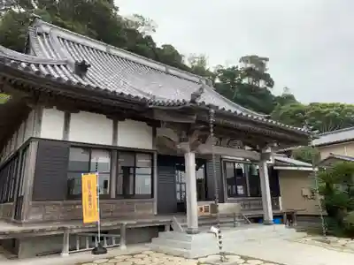 津慶寺の本殿・本堂